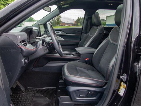 Used 2025 Ford Explorer ST AWD/4WD image 13