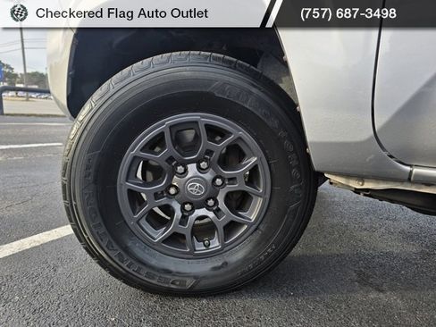 Used 2016 Toyota Tacoma SR image 13