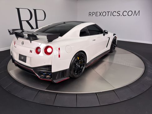 Used 2021 Nissan GT-R NISMO AWD/4WD image 9