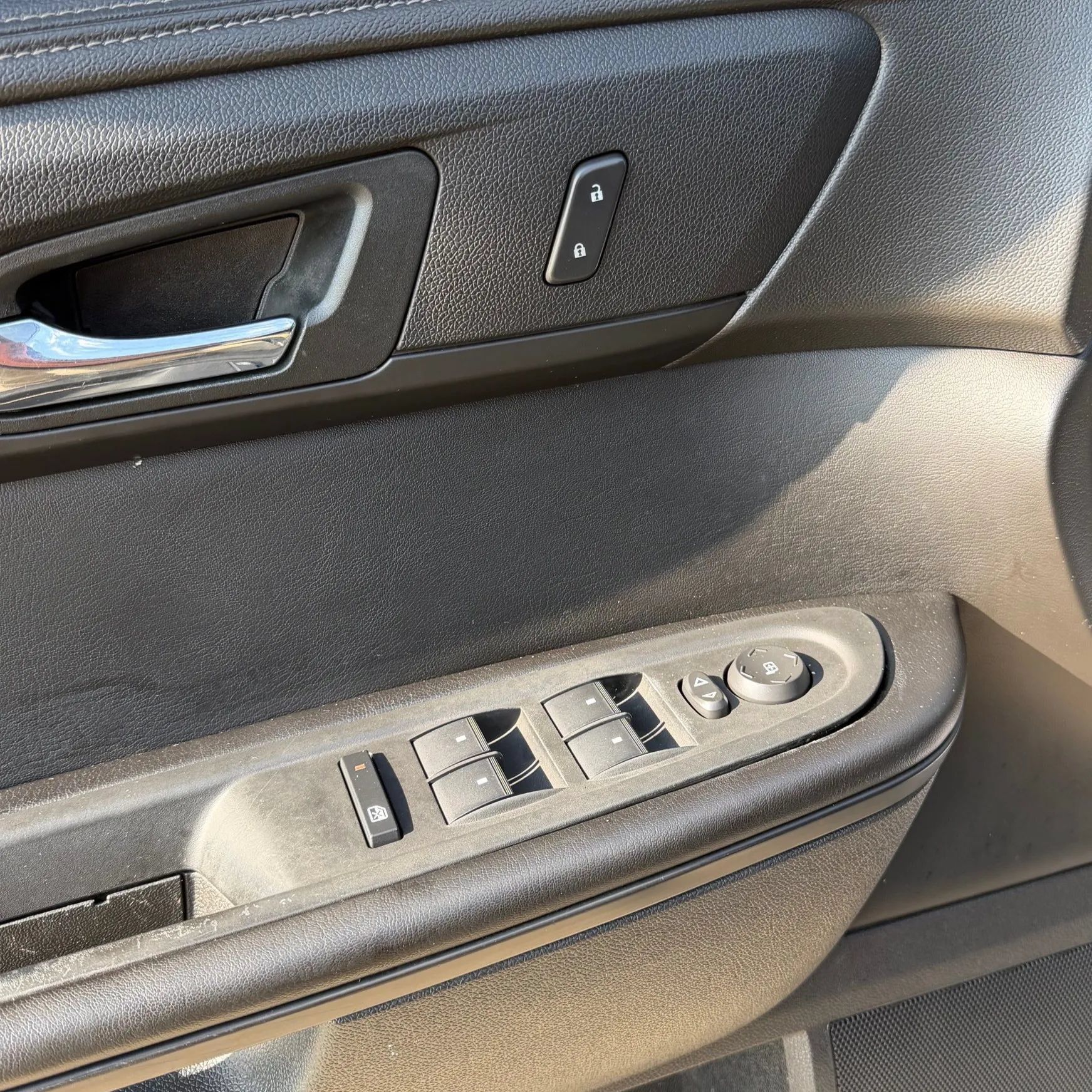 Used 2014 Chevrolet Traverse LT FWD image 5