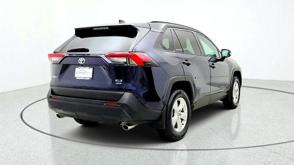 Used 2021 Toyota RAV4 XLE AWD/4WD image 5