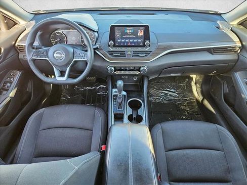 Used 2024 Nissan Altima 2.5 SV image 14