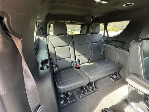 Used 2023 Chevrolet Suburban Premier RWD image 18