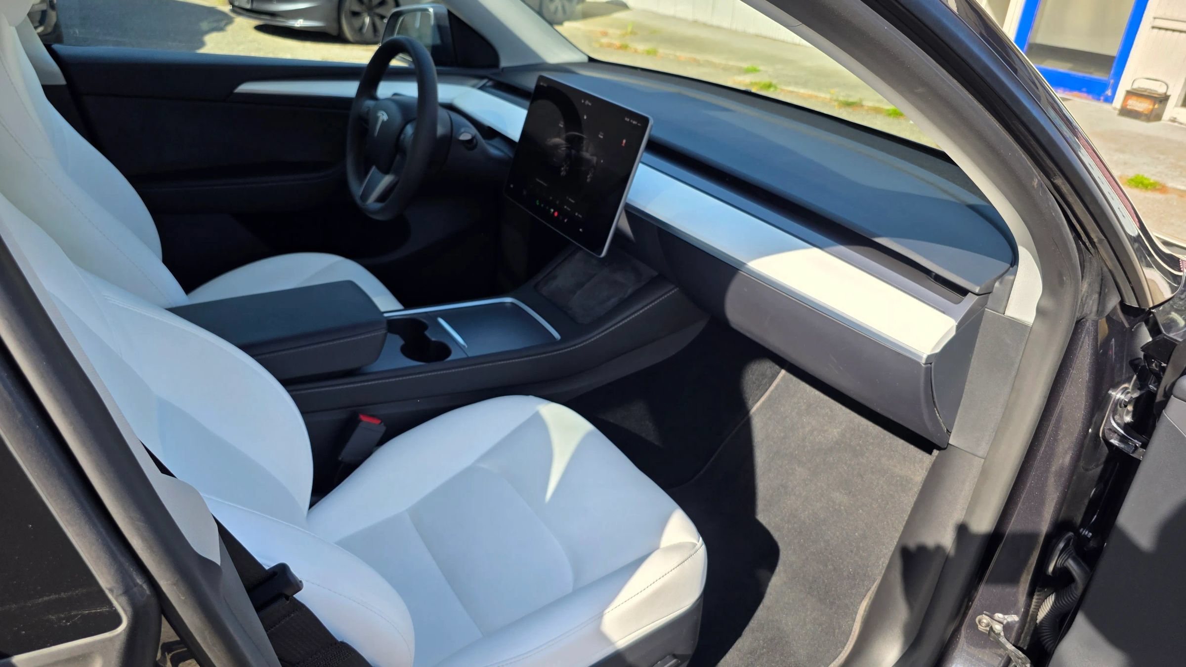 Used 2024 Tesla Model Y Long Range AWD/4WD image 12