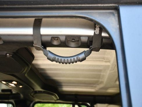 Used 2019 Jeep Wrangler Unlimited Sahara AWD/4WD image 16