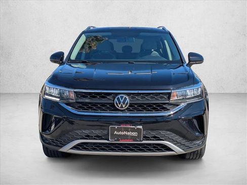 Used 2022 Volkswagen Taos SE image 2