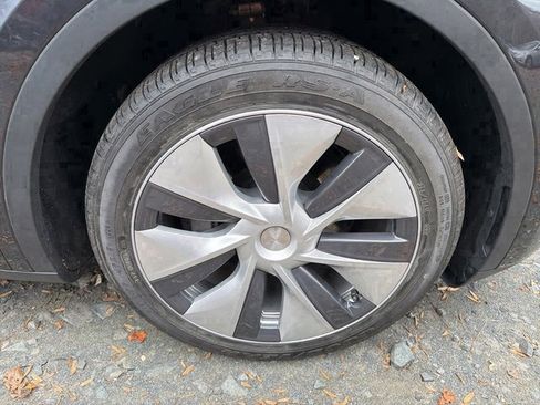 Used 2024 Tesla Model Y Long Range image 8