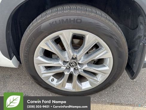 Used 2023 Toyota Highlander Limited image 14