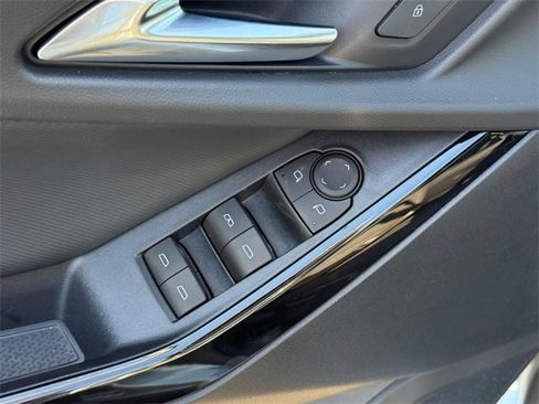 Used 2025 Chevrolet Equinox LT image 17