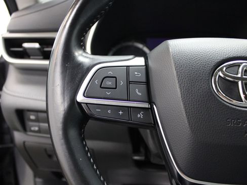 Used 2021 Toyota Highlander XLE image 38