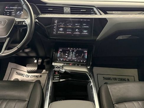Used 2022 Audi e-tron Premium Plus w/ Premium Plus Package AWD/4WD image 27