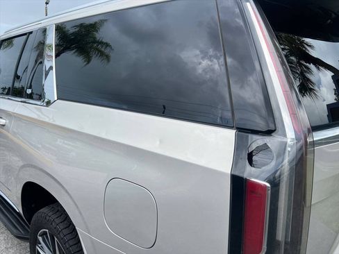 Used 2021 Cadillac Escalade ESV Premium Luxury w/ Performance Package AWD/4WD image 23