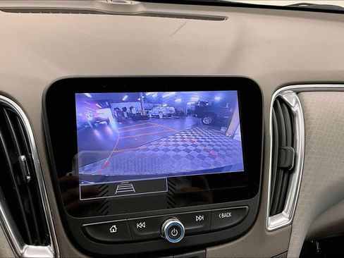 Used 2021 Chevrolet Malibu LT FWD image 20