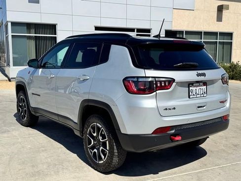 Used 2024 Jeep Compass Trailhawk AWD/4WD image 10