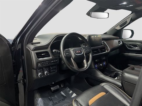 Used 2024 GMC Yukon XL AT4 w/ Technology Package image 9