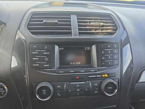 Certified 2018 Ford Explorer XLT image 19