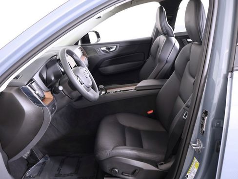 Used 2024 Volvo XC60 B5 Plus image 32