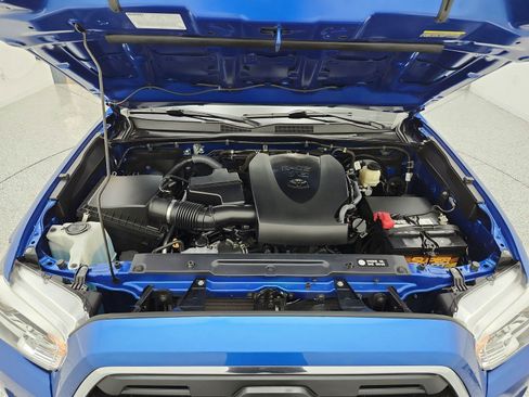 Used 2017 Toyota Tacoma SR5 w/ Tow Package RWD image 22