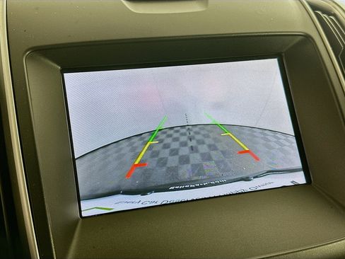 Used 2019 Ford Edge SEL image 22