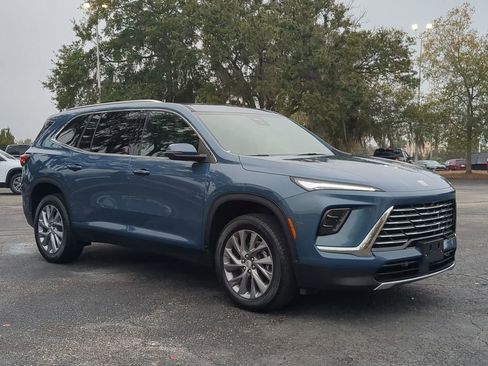 Used 2025 Buick Enclave Preferred image 2