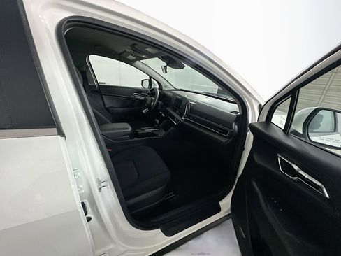 Used 2024 Kia Sportage LX image 29