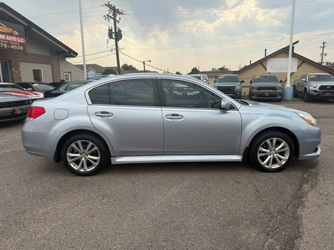Used 2014 Subaru Legacy 2.5i Premium w/ Moonroof Package AWD/4WD image 9