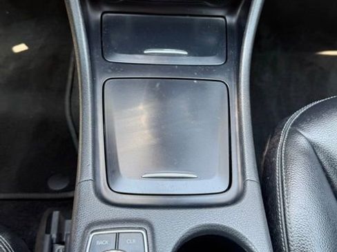 Used 2015 Mercedes-Benz GLA 250 4MATIC image 27