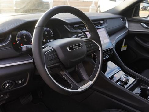 New 2025 Jeep Grand Cherokee Limited image 19