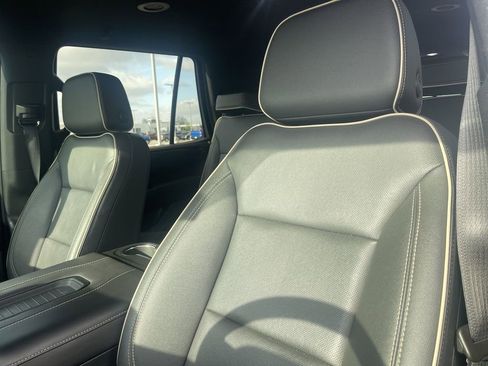 Used 2024 GMC Yukon SLT w/ SLT Luxury Package AWD/4WD image 17