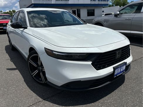 Used 2024 Honda Accord Sport image 2