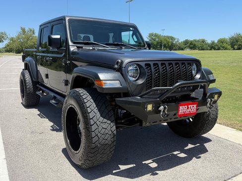 Used 2020 Jeep Gladiator Sport w/ Quick Order Package 24S AWD/4WD image 2