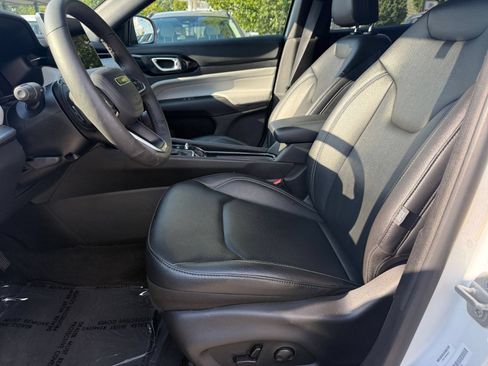 Used 2025 Jeep Compass Limited AWD/4WD image 23