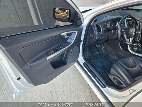 Used 2015 Volvo XC60 T5 Platinum image 10