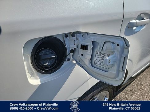 Used 2018 Subaru Forester 2.5i Touring AWD/4WD image 32