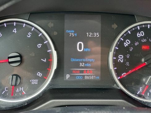 Used 2019 Toyota RAV4 LE FWD image 28