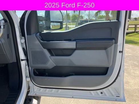 Used 2025 Ford F250 XLT image 13