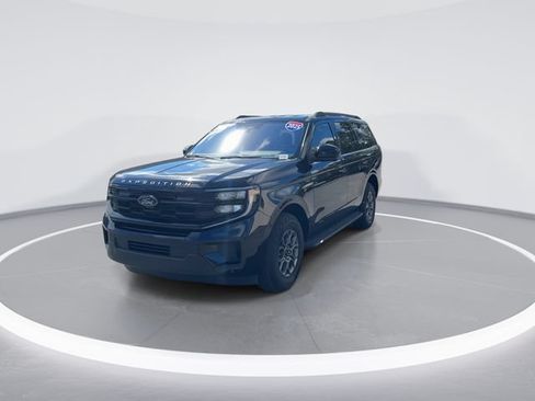 Certified 2025 Ford Expedition Active RWD image 2