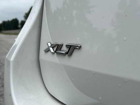 Used 2020 Ford Explorer XLT w/ Equipment Group 202A AWD/4WD image 15