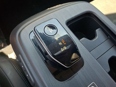 Used 2023 Nissan Ariya AWD image 17