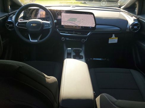 New 2026 Chevrolet Equinox EV LT image 9