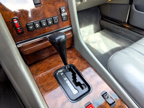 Used 1987 Mercedes-Benz 560 SL image 24