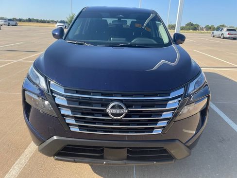 Used 2025 Nissan Rogue SV FWD image 2