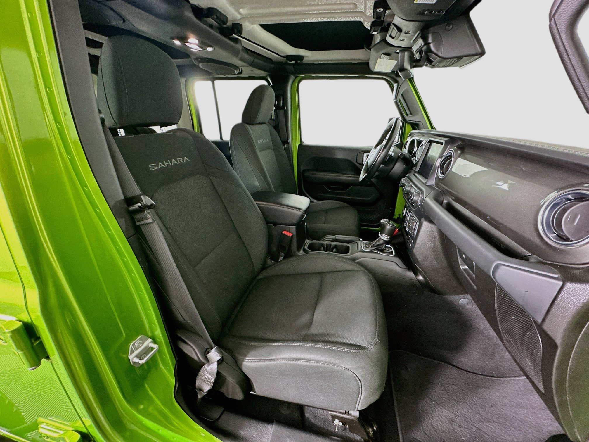 Used 2019 Jeep Wrangler Unlimited Sahara AWD/4WD image 32