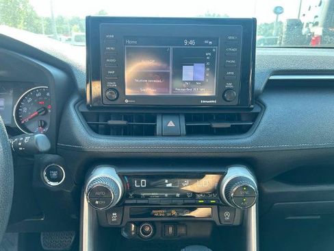 Used 2021 Toyota RAV4 XLE w/ Convenience Package FWD image 22