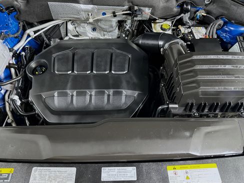 Used 2025 Volkswagen Atlas Cross Sport SE image 32