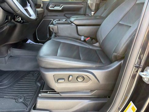 Used 2025 GMC Sierra 1500 SLT AWD/4WD image 17