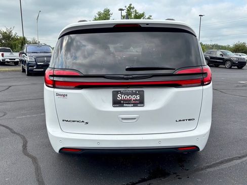 Used 2025 Chrysler Pacifica Limited FWD image 6