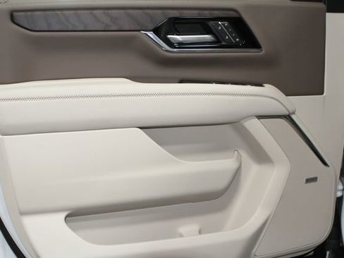 New 2026 GMC Yukon Denali w/ Advanced Technology Package AWD/4WD image 13