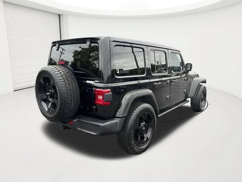 Used 2021 Jeep Wrangler Unlimited Sahara AWD/4WD image 5