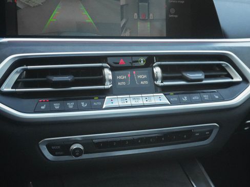 Certified 2022 BMW X5 xDrive40i w/ M Sport Package image 23